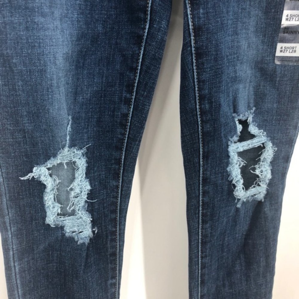 SOLD! NEW Levi's 711 Skinny Distressed Skinny Jean 27/28 - Picture 8 of 10